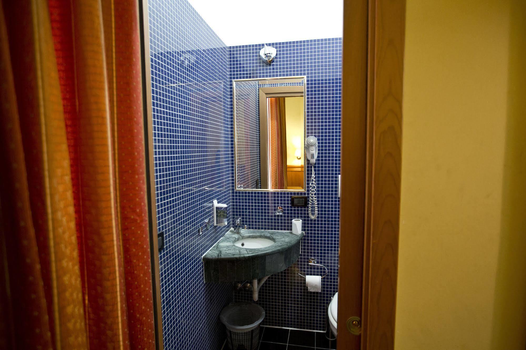 Hotel Lella Rzym Zewnętrze zdjęcie