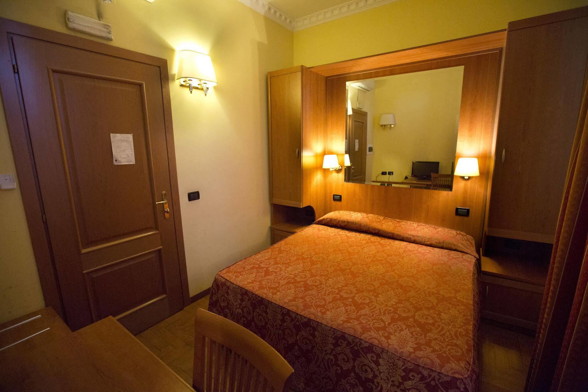 Hotel Lella Rzym Zewnętrze zdjęcie