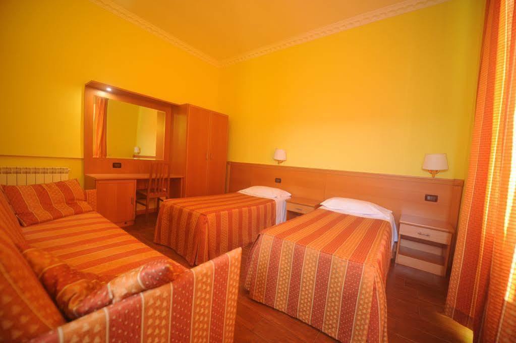 Hotel Lella Rzym Zewnętrze zdjęcie