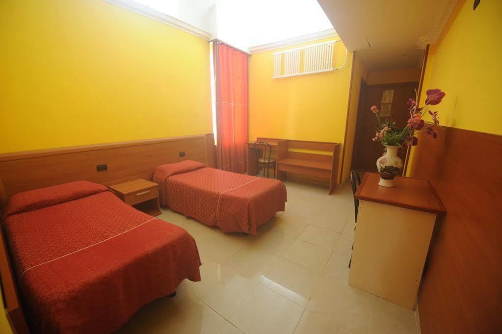 Hotel Lella Rzym Zewnętrze zdjęcie