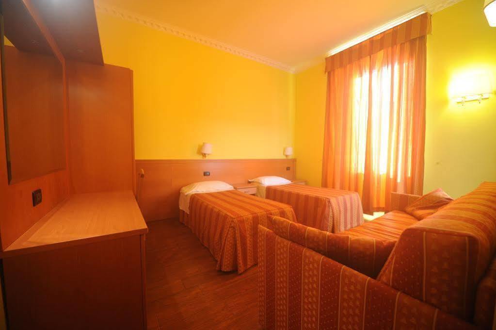 Hotel Lella Rzym Zewnętrze zdjęcie