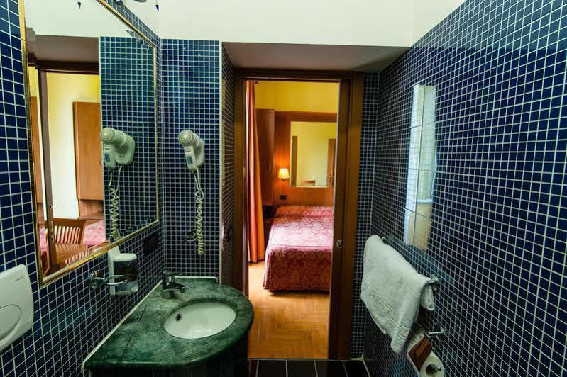 Hotel Lella Rzym Zewnętrze zdjęcie